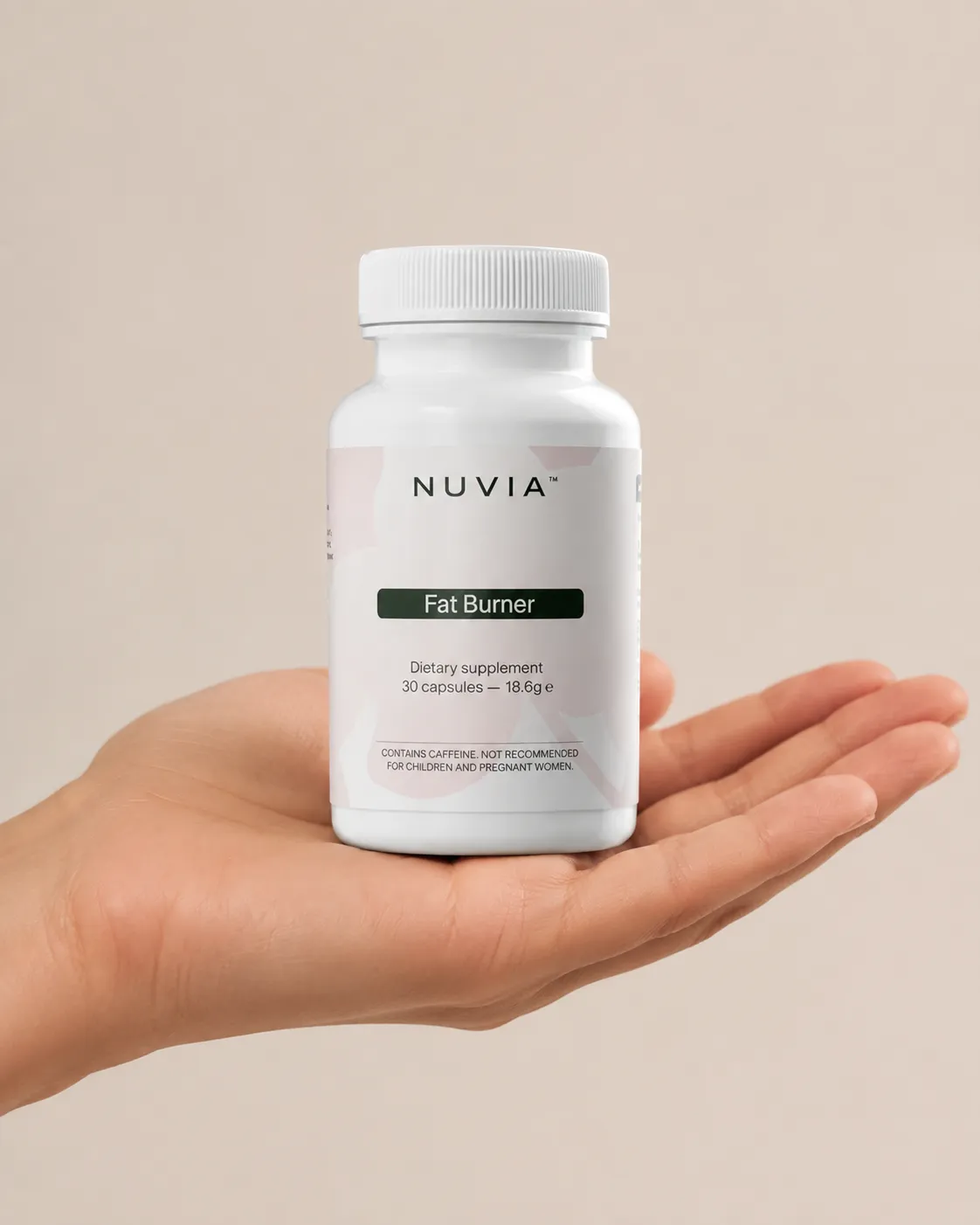 NUVIA — Verpackung in der Hand