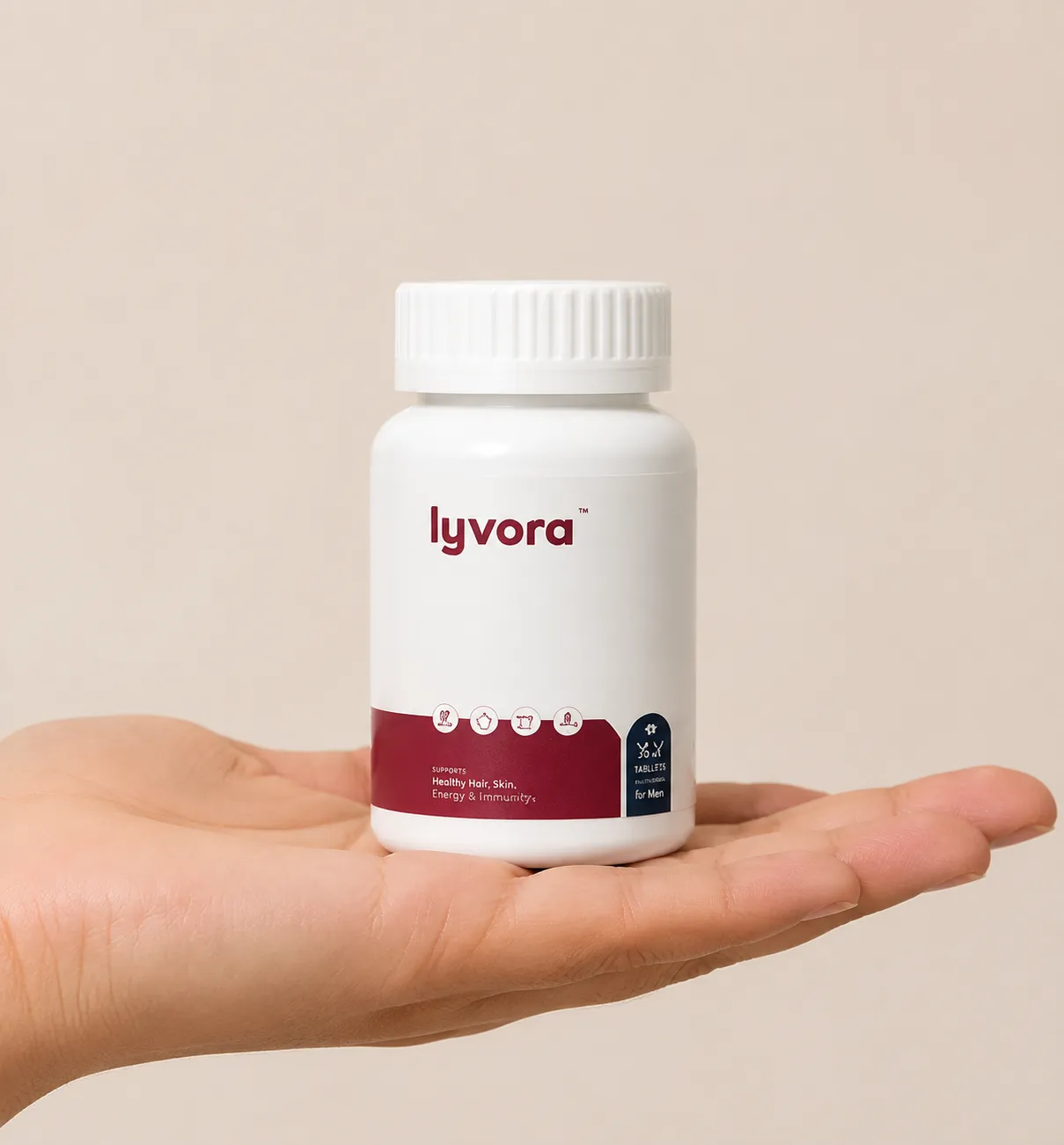 Lyvora — Verpackung in der Hand