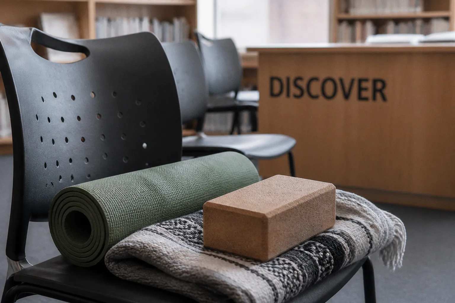 Vier Wochen Stuhlyoga: Wie bewusste Entschleunigung den Alltag verändert